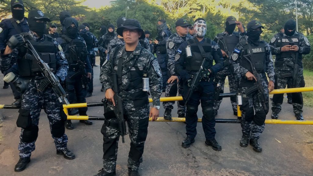 Honduran Police Refuse to Repress Protesters as Doubt Cast on Election ...